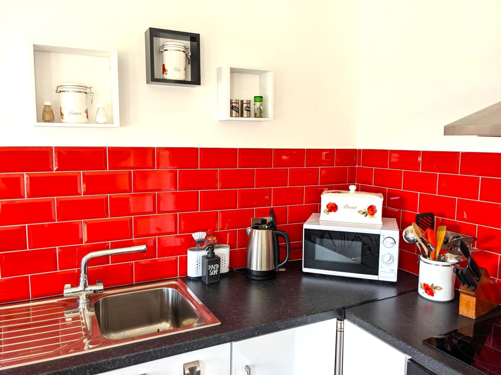 Shore Cottage - Cosy Comfort At The Sea Knights Town 외부 사진